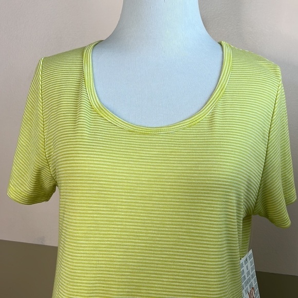 LulaRoe classic T size XS - Picture 2 of 5